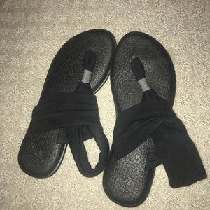 Sanuk yoga sandals